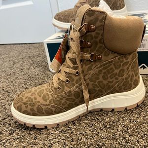 ROXY Winter snow boot/ Leopard print/ Water proof/ BRAND NEW\ Size 10